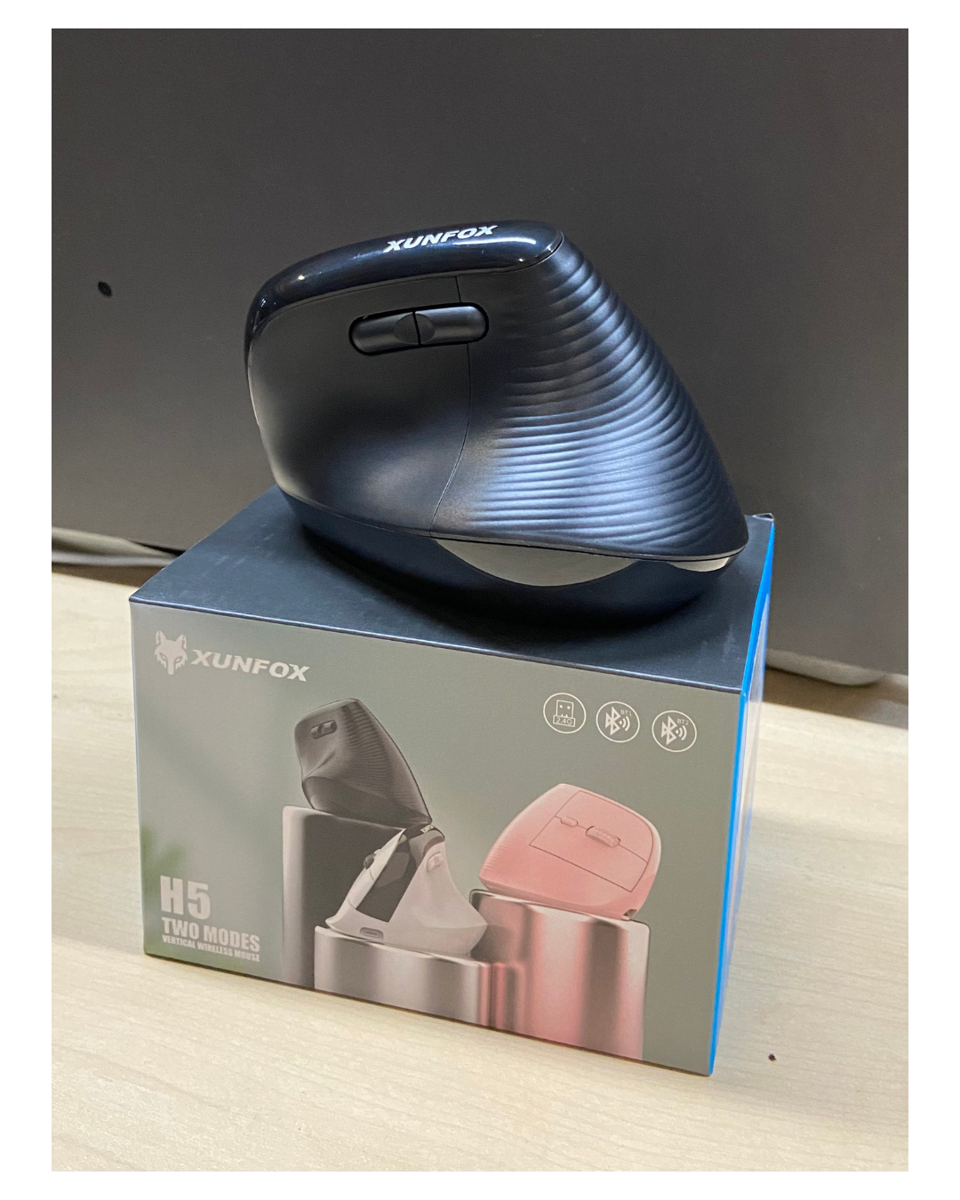 Maus ergonomik XunFOX,i rikarikueshëm vertikal me valë Bluetooth optik 2,4 GHz, DPI me 5 shpejtësi (Black)